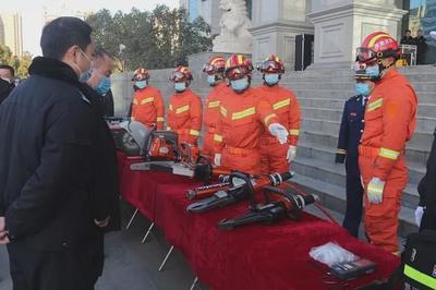 信阳消防救援支队参加固始县警察节装备器材展